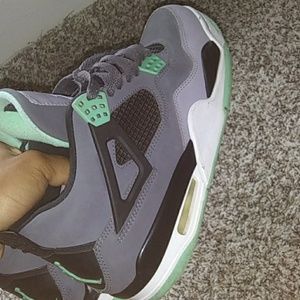 Air jordan retro 4 green glow